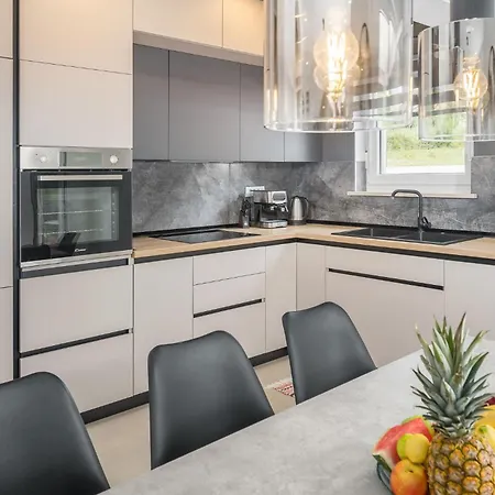 Vakantiehuis Luxurious In Pula