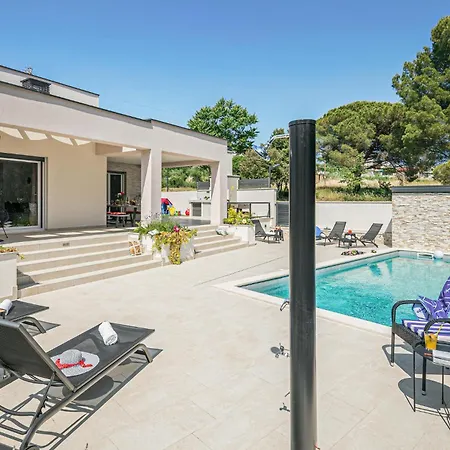 Stunning In With Outdoor Swimming Pool Holiday home Pula