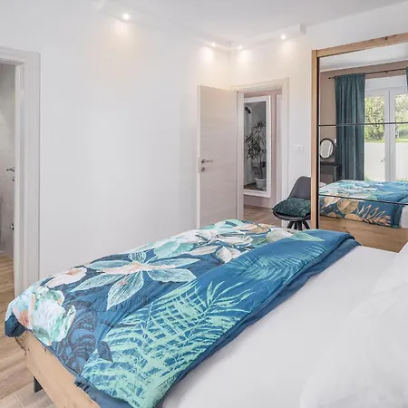 Holiday home Stunning In With Outdoor Swimming Pool