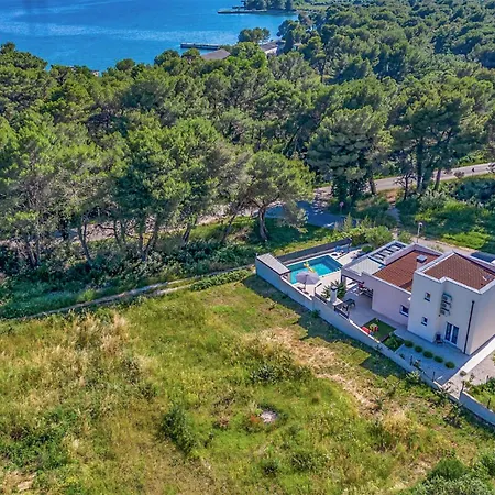 Holiday home Stunning In With Outdoor Swimming Pool Pula