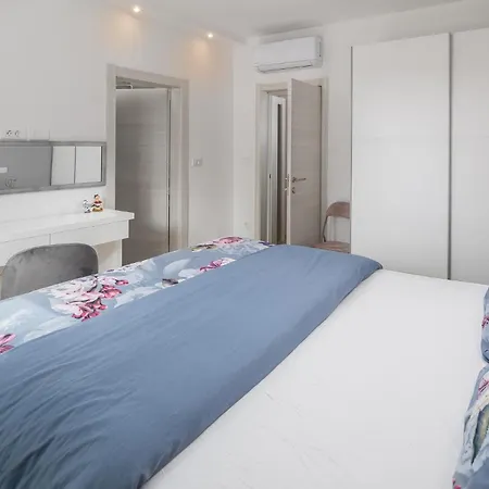 Luxurious Home In Pula בית נופש
