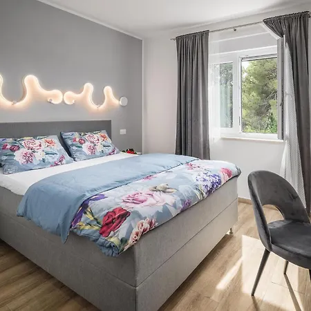 Luxurious Home In Pula בית נופש *