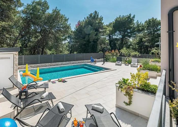 Vikendica Awesome In With Wifi Pula