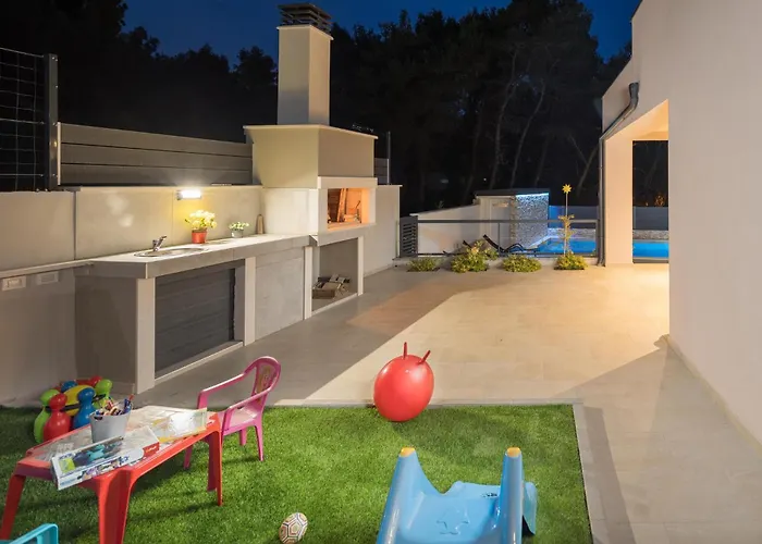 Tatil Evi Awesome In With Wifi Pula